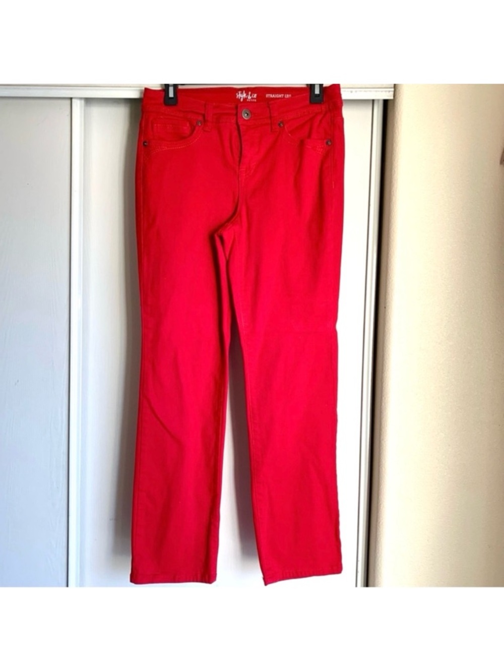 Sexy red jeans 👖